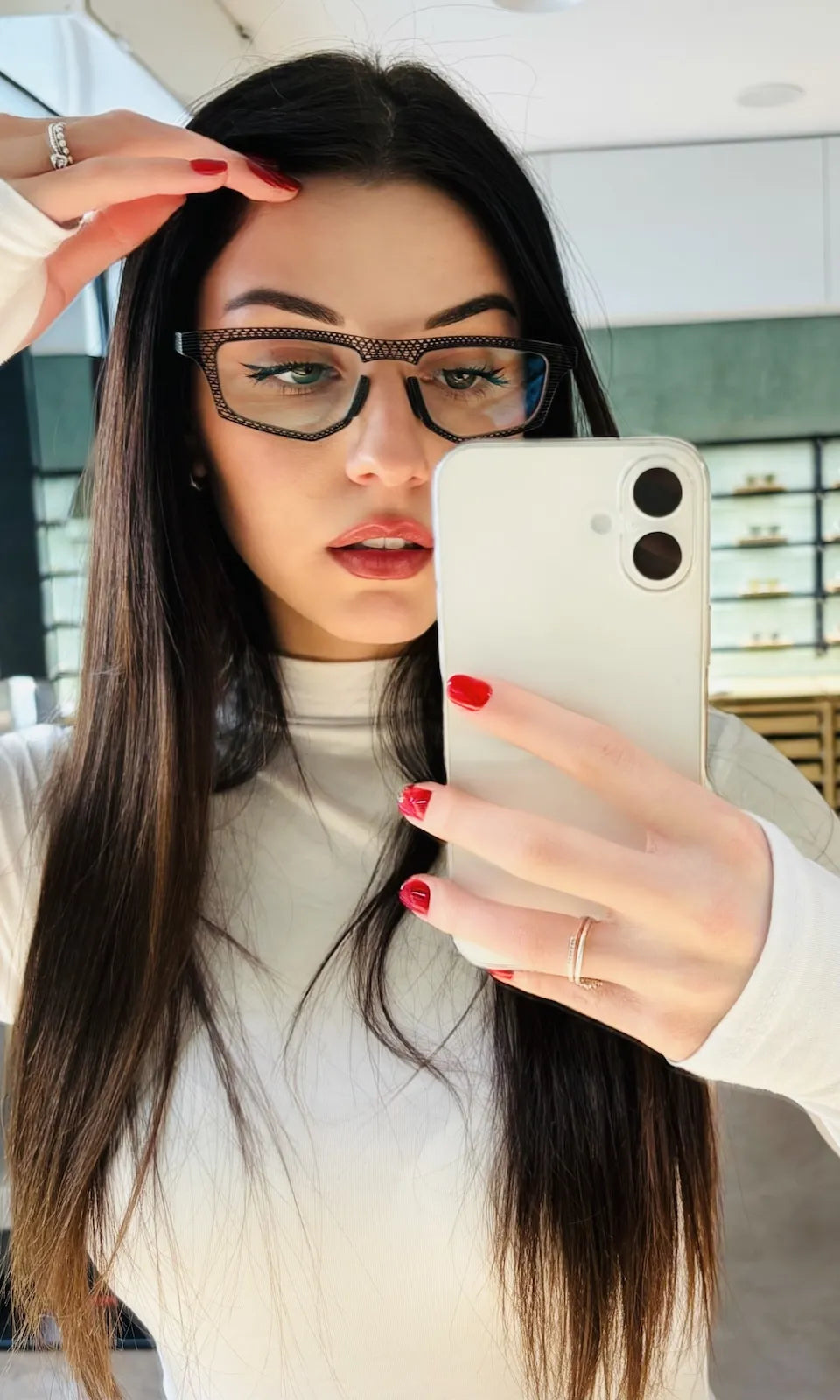 Ragazza con occhiali Hoet da vista