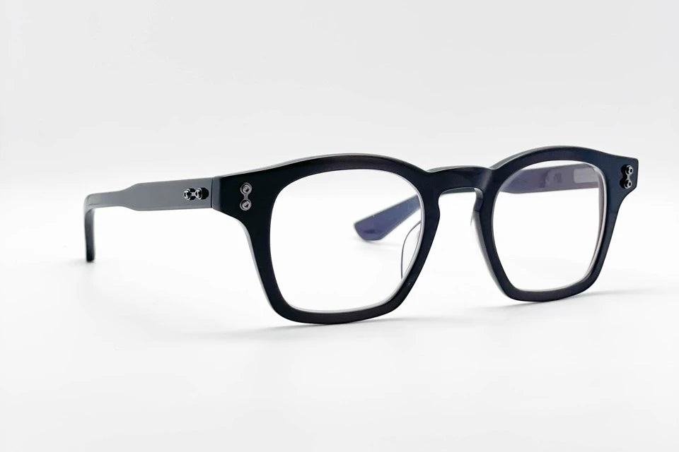 Optical Akoni Wisetwo