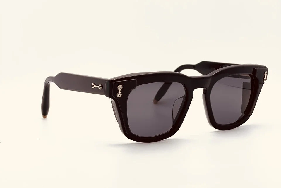 Akoni Ara Black Sunglasses