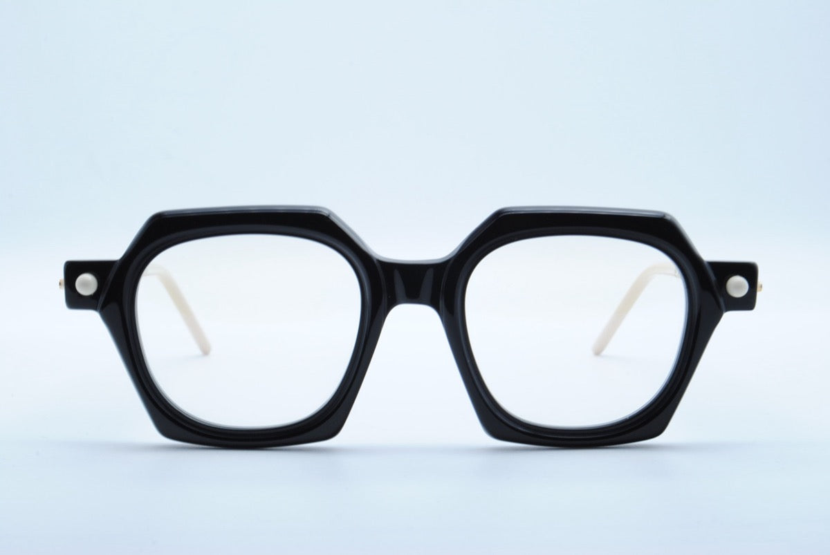 Kuboraum P10 Black White Optical