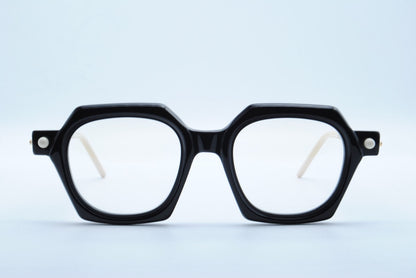 Kuboraum P10 Black White Optical