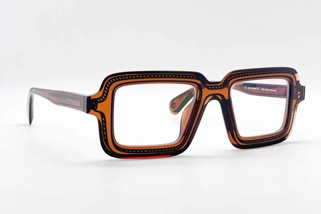 Theo Yi 08 Brown